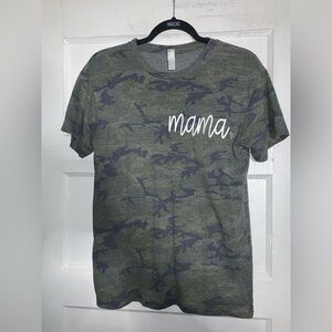Live and tell camouflage “mama” short‎ sleeve tee shirt size small